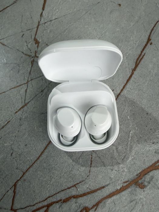 Samsung Galaxy Buds Core — почти новые