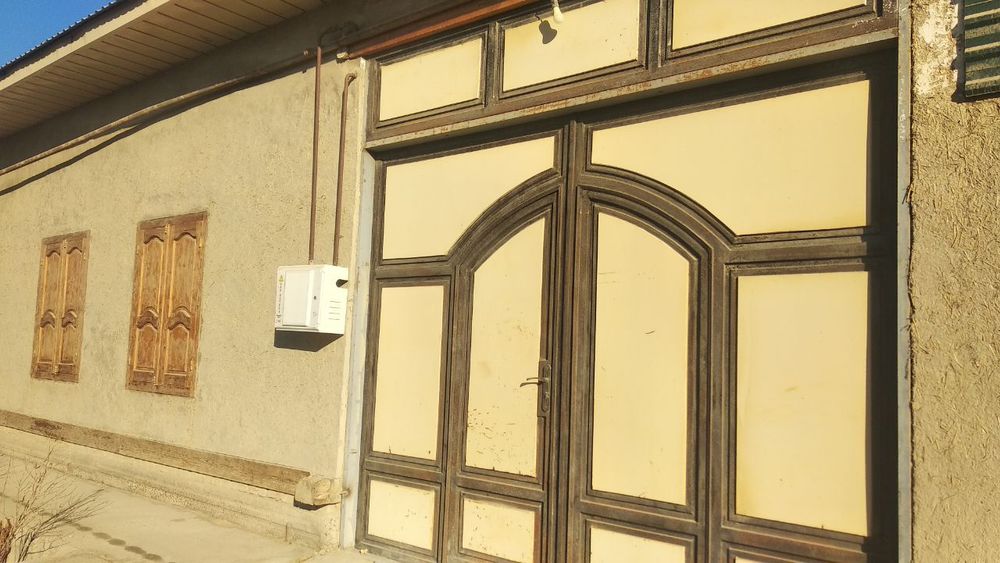 Shofirkon tumani Oybek koʻchasida yadhash uchun tayyor uy sotiladi
