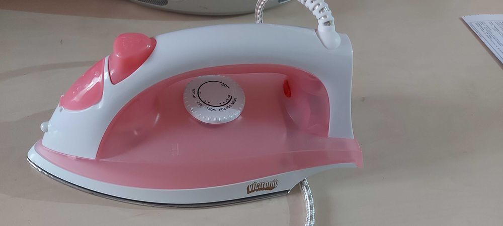 Vand fier de calcat cu aburi NOU