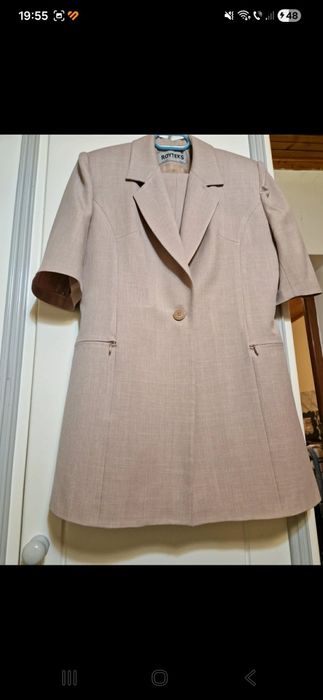 Costum dama cu fusta dreaptă