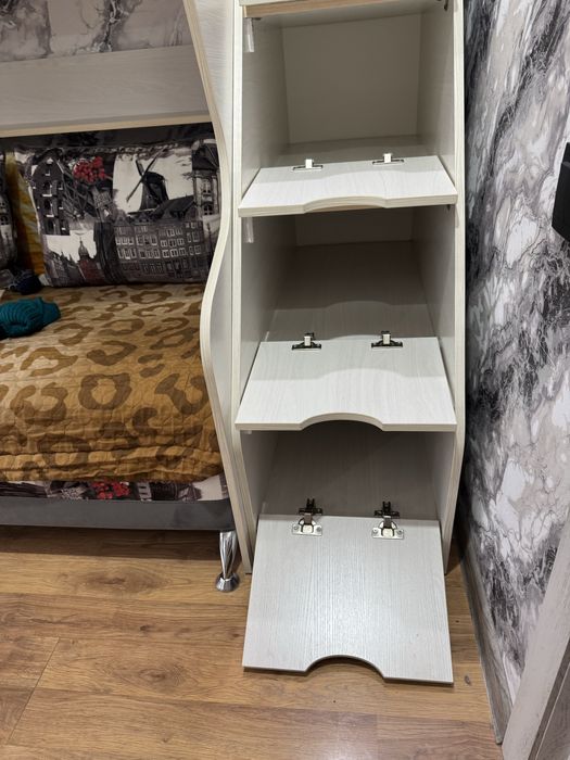 Продам двухярусную кровать