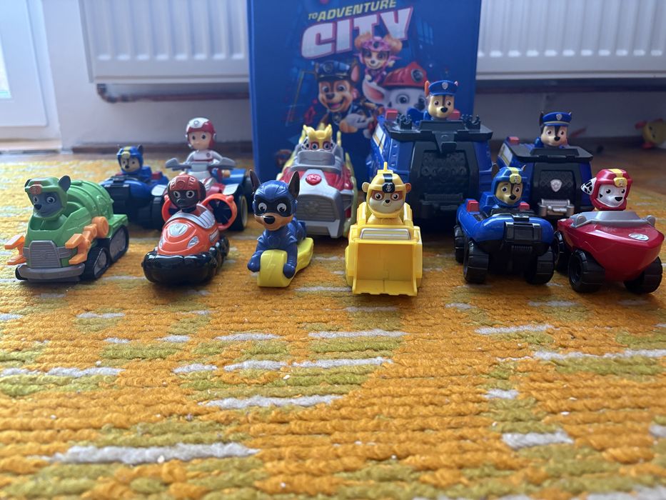 Set jucării Paw Patrol + taburet cu spațiu de depozitare (12 piese)