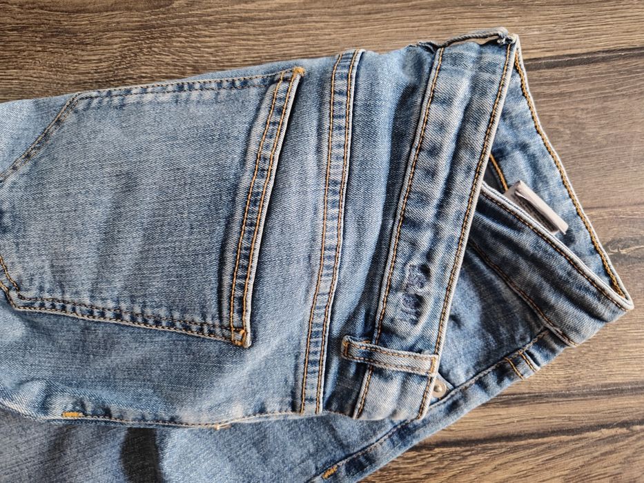 Продавам дамски дънки