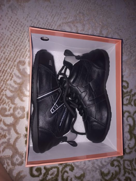 Продам кроссовки