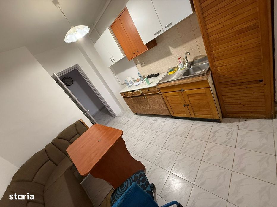 De Inchiriat Apartament cu 3 camere zona Bariera