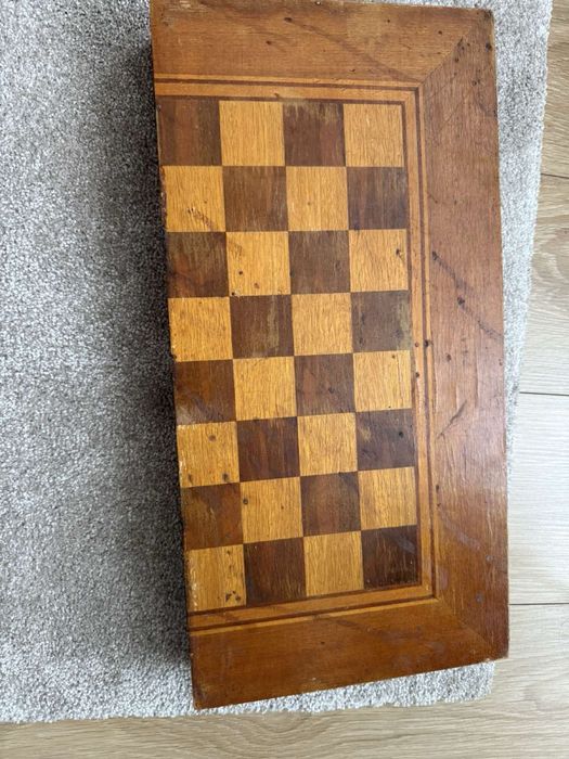 Две стари табли за игра