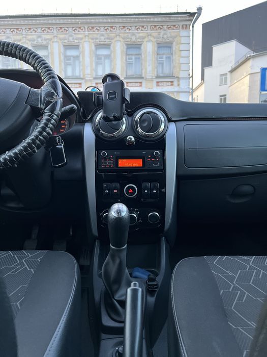 Продаю машину Largus