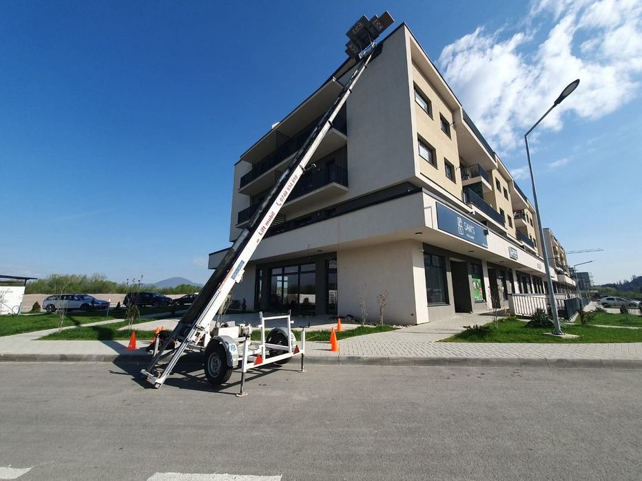 Lift marfă mobil – ideal pentru materiale și mobilă
