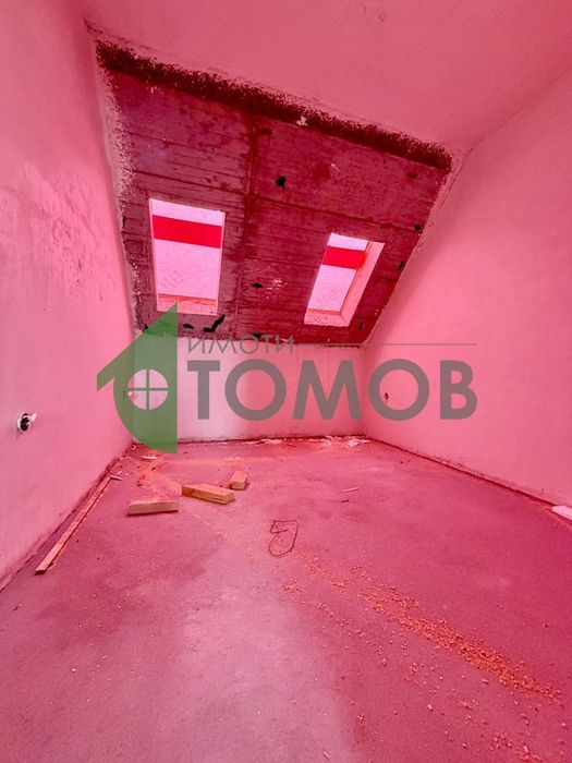 Тристаен апартамент с панорамна гледка към града в кв. Била 1
