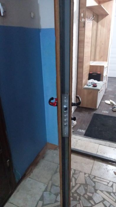 Продам дверь входную размеры 96-2000