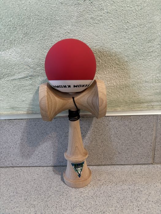 kendama krom rubber red