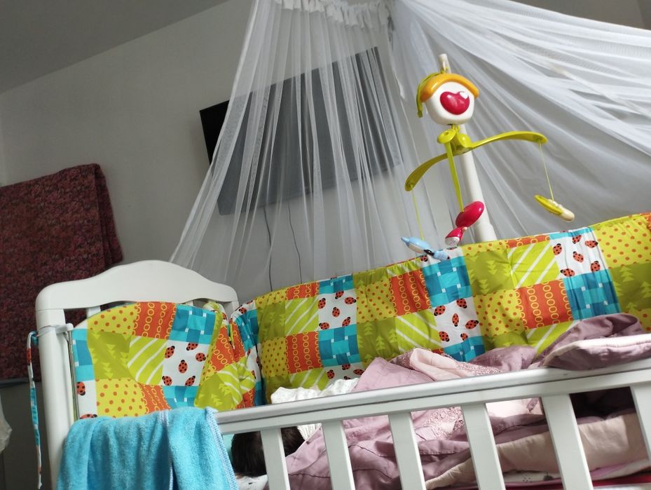 Срочно продам детскую кроватку деревянную