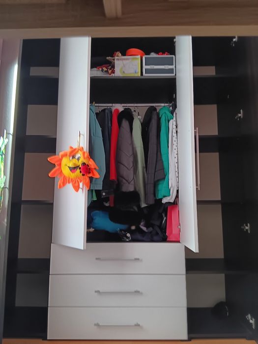 De vânzare pat cu somiera si saltele+dulap