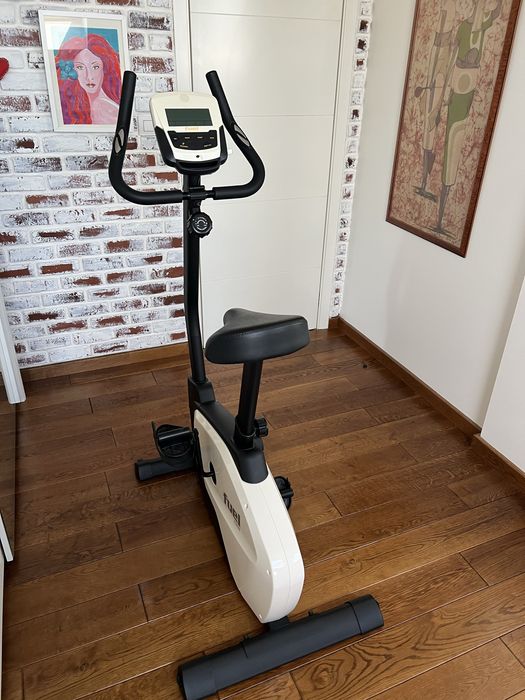 Велоергометър Fuel Fitness SU135-C30 UPRIGHT