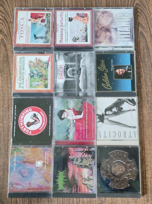 Vând CD uri muzica