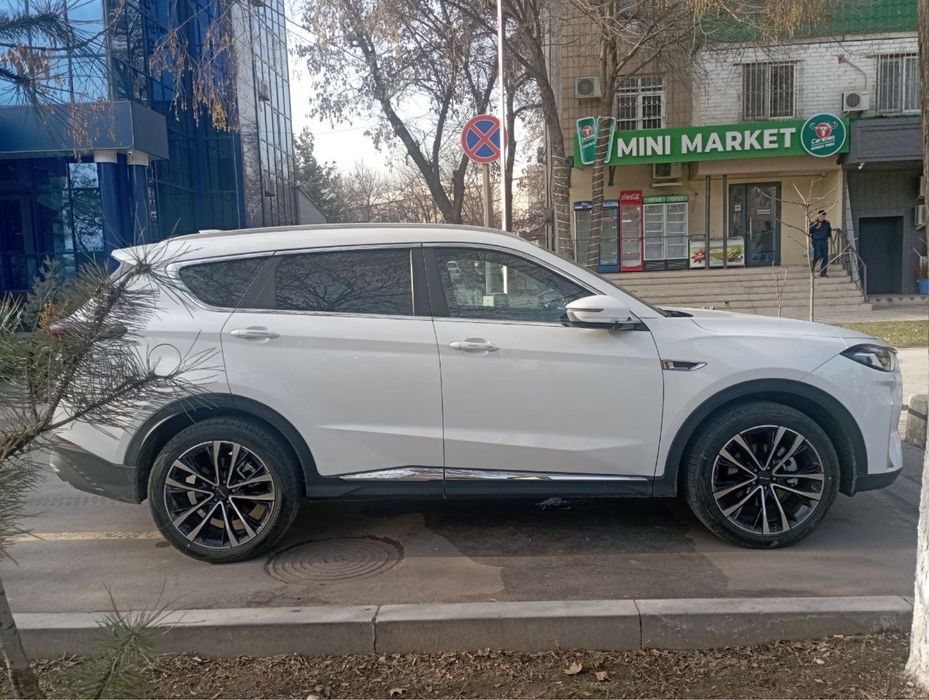 Jetour x70 plus 1.6 turbo sotiladi