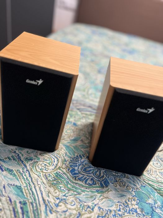 Sistem audio 2.1 + 4 boxe satelit (subwoofer activ inclus)