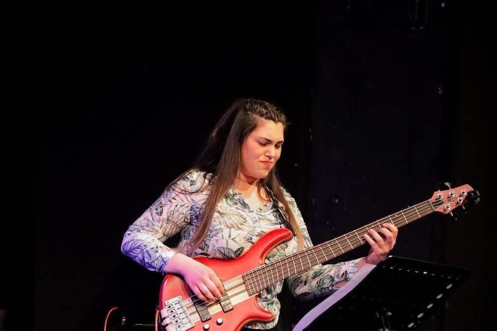 Уроци по пеене, бас китара и теория в гр. Пловдив