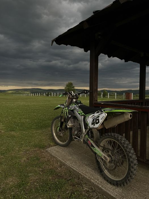 Se vinde kawasaki kx450 f 2010 in stare forte buna de functionare