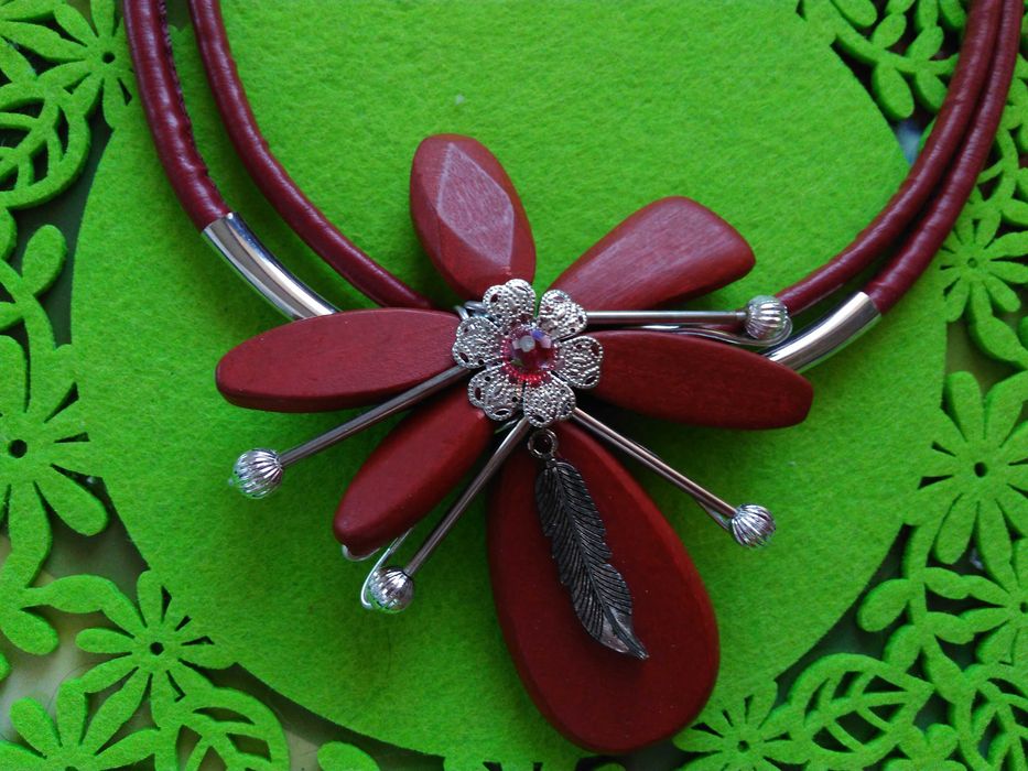 Дамско колие с цвете