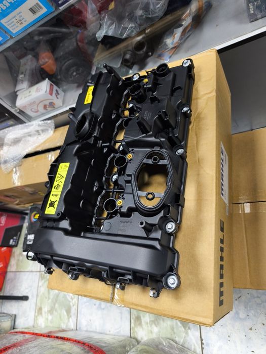 Крышка клапаная BMW G30 новая