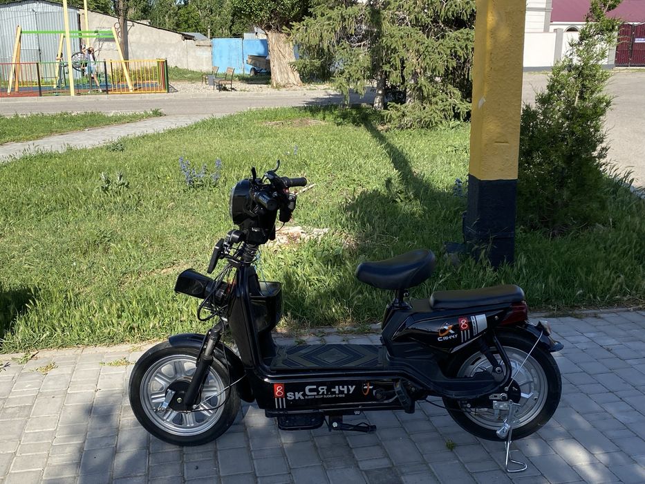 Продам скутер работает.