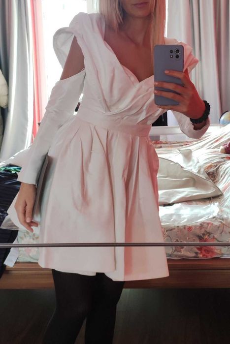 Къса сватбена рокля