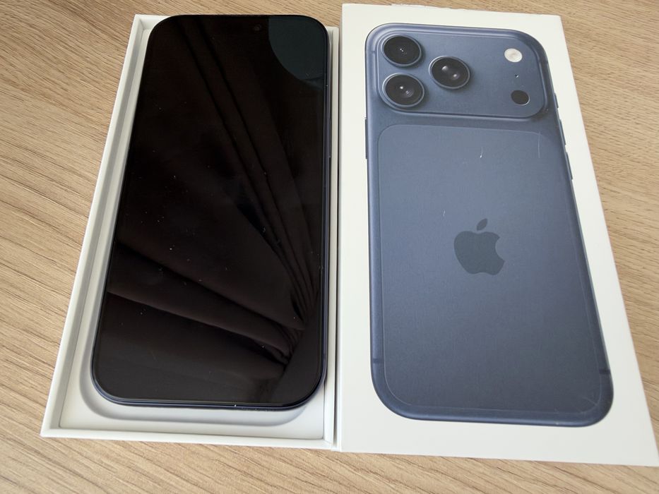 Продам Iphone 17 pro синий