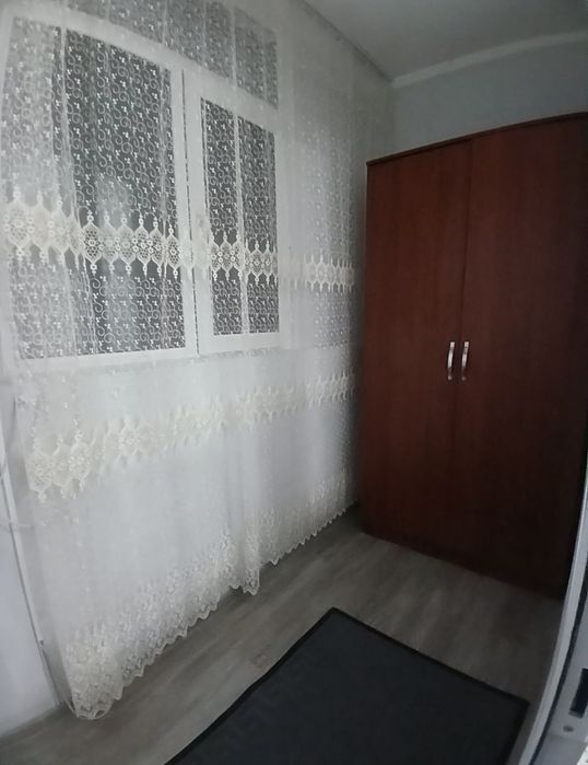 Аренда 2/4/4,50м2,болкон 1.5×3,НЕ торец! Массив Феруза, кафе Шукрона!