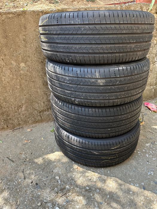 4 броя летни гуми Michelin на 1500км.125лв за един брой.