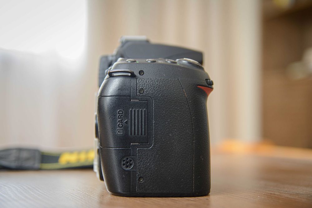 Nikon D90 тяло + грип