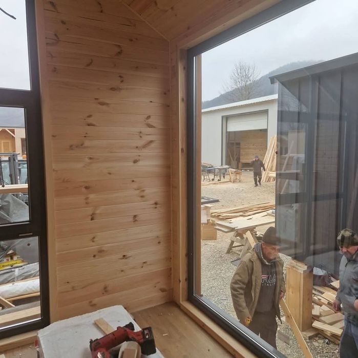 Vând container modular cu exterior și interior lambriu lemn