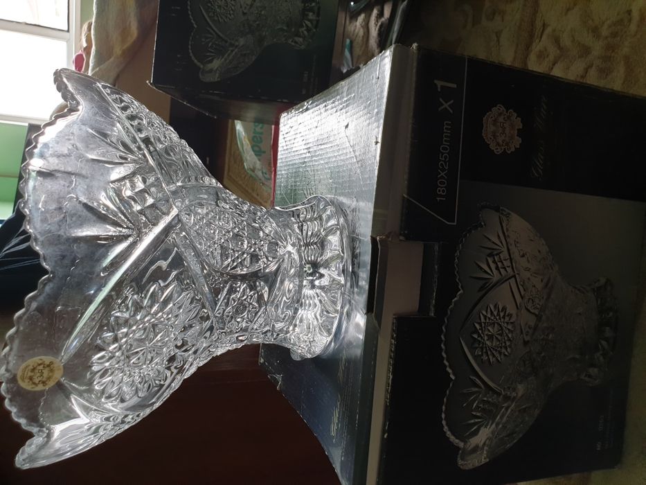 Новые хрустальные вазы.крупные.