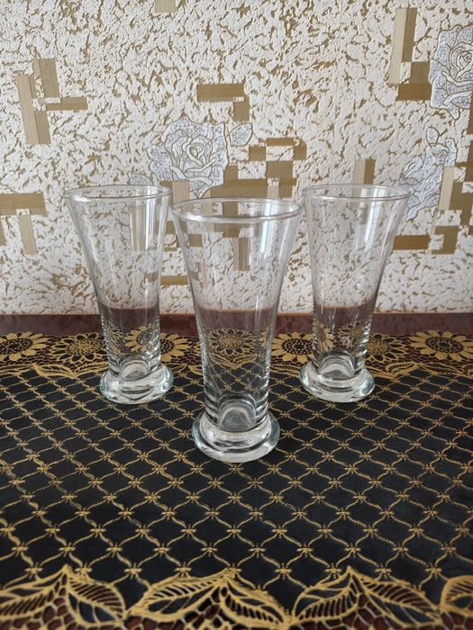 Стаканы три штуки, высота 17 см. Стекло.