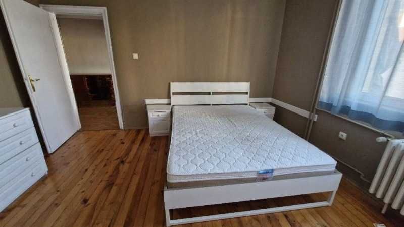 Дава се под наем Тристаен апартамент в София, Център - 81 кв.м за 749.7 € - Снимка #2