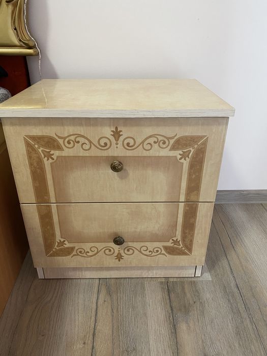 Vand mobila dormitor:pat +noptiere+sistem de lumini