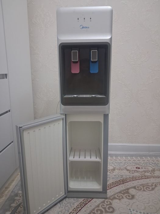 Кульер для воды, диспенсер