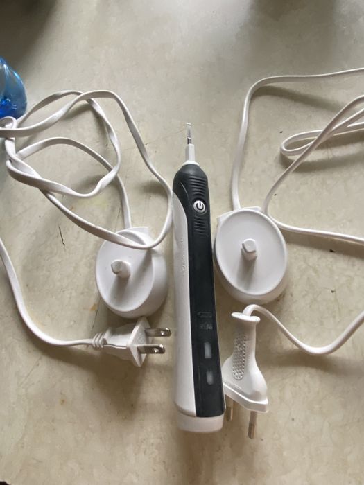 Електрическа зъбна четка ОРАЛ Б