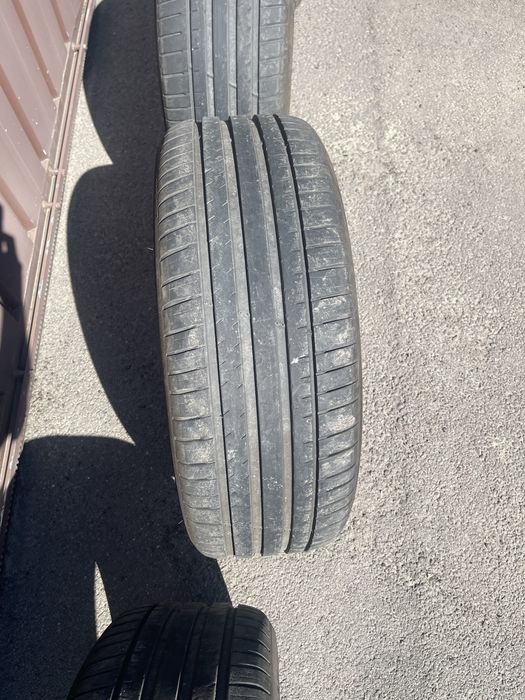 Продам резину 235/55/19