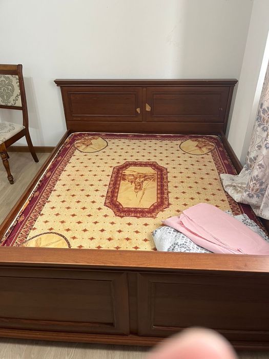 Продам спальный гарнитур