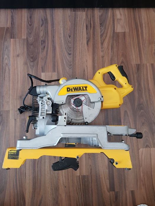 Circular  Dewalt DWS 777