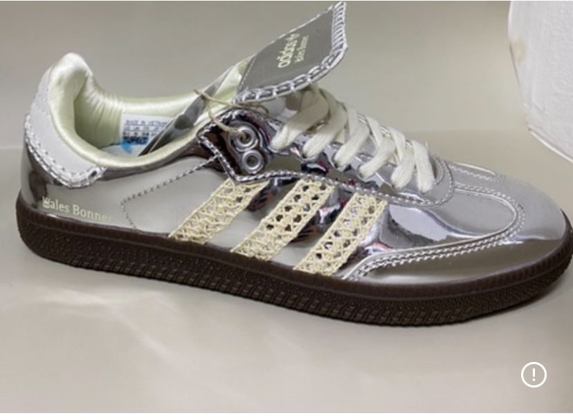 Продам новые макасины