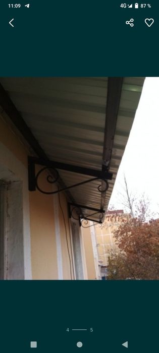 Установка козырьков и бельевых роликов.