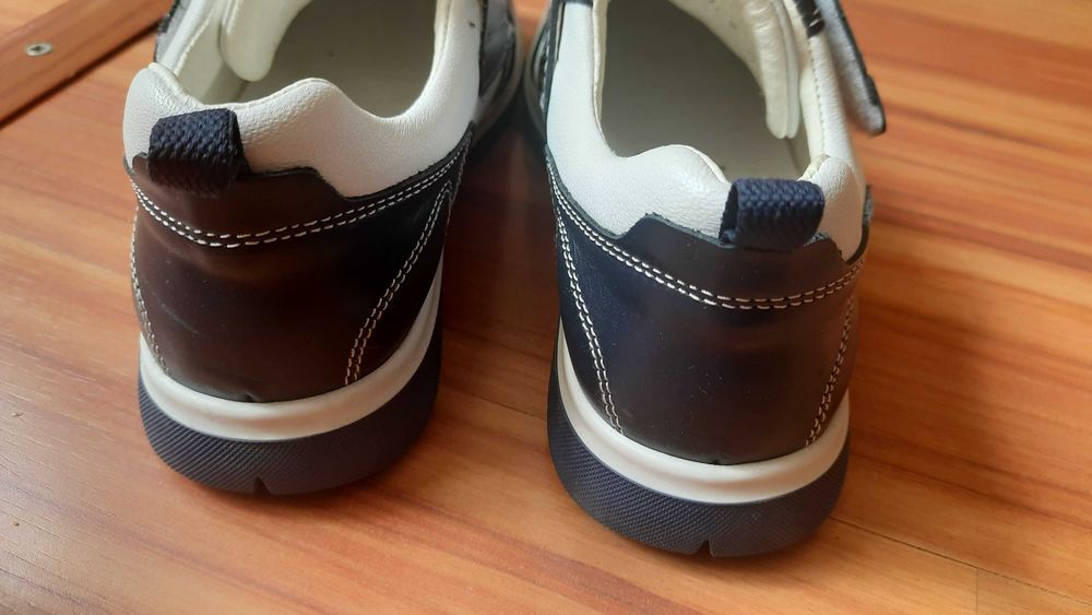 Детски кожени маратонки Кавалер, номер 34  – 40 лв.