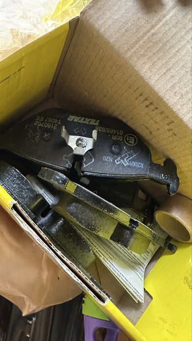 Продам задние колодки с датчиками!