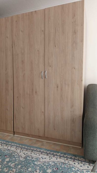 Шкафы большие, 2шт