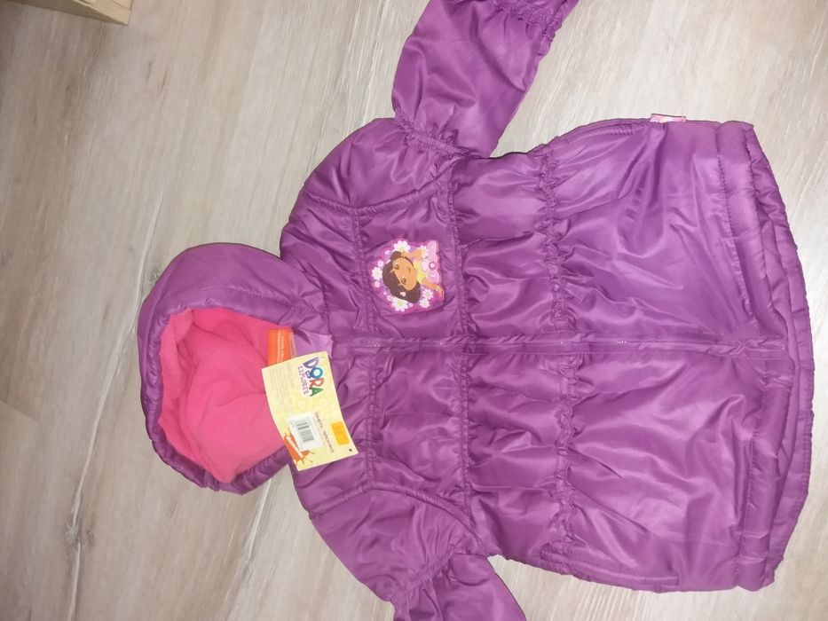 Якето е внос от Англия, размер 4-5 години