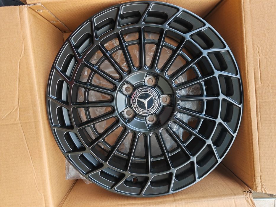 Vand jante de aliaj pentru Mercedes pe 18 marca carbonado