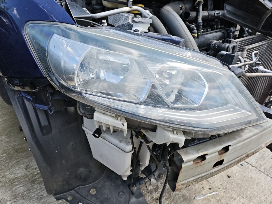 Фар десен за Nissan Pulsar