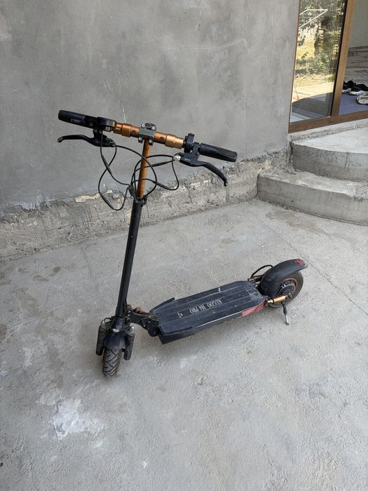 Kugoo M4 Pro 48V 13Ah 500W — отличный электросамокат